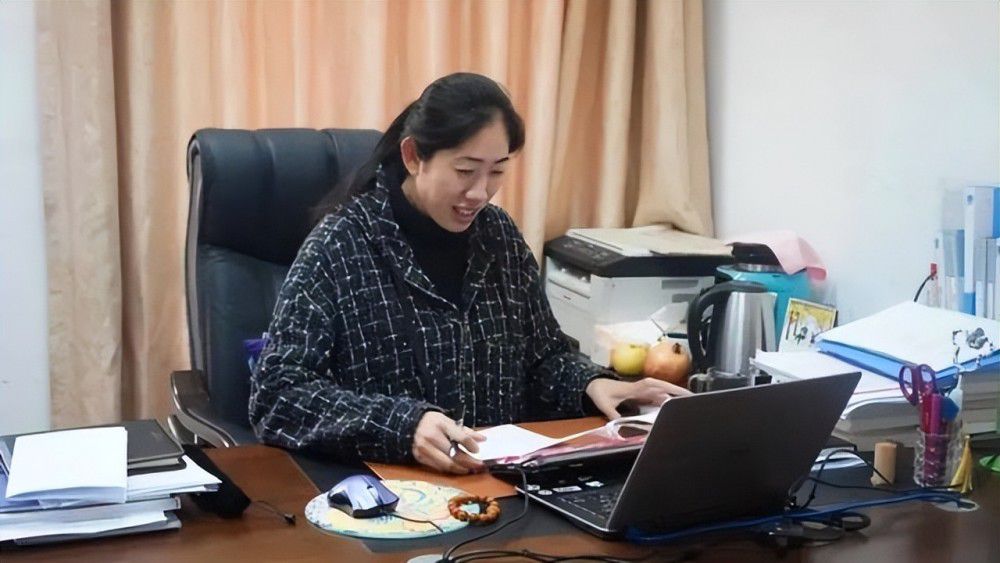 布洛林表示，乔;罗素将《复联4》拍出了《教父》的格调，使全片的情感细腻动人，;灭霸的角色也挖掘得更加深入，其内心的复杂面被展现得淋漓尽致